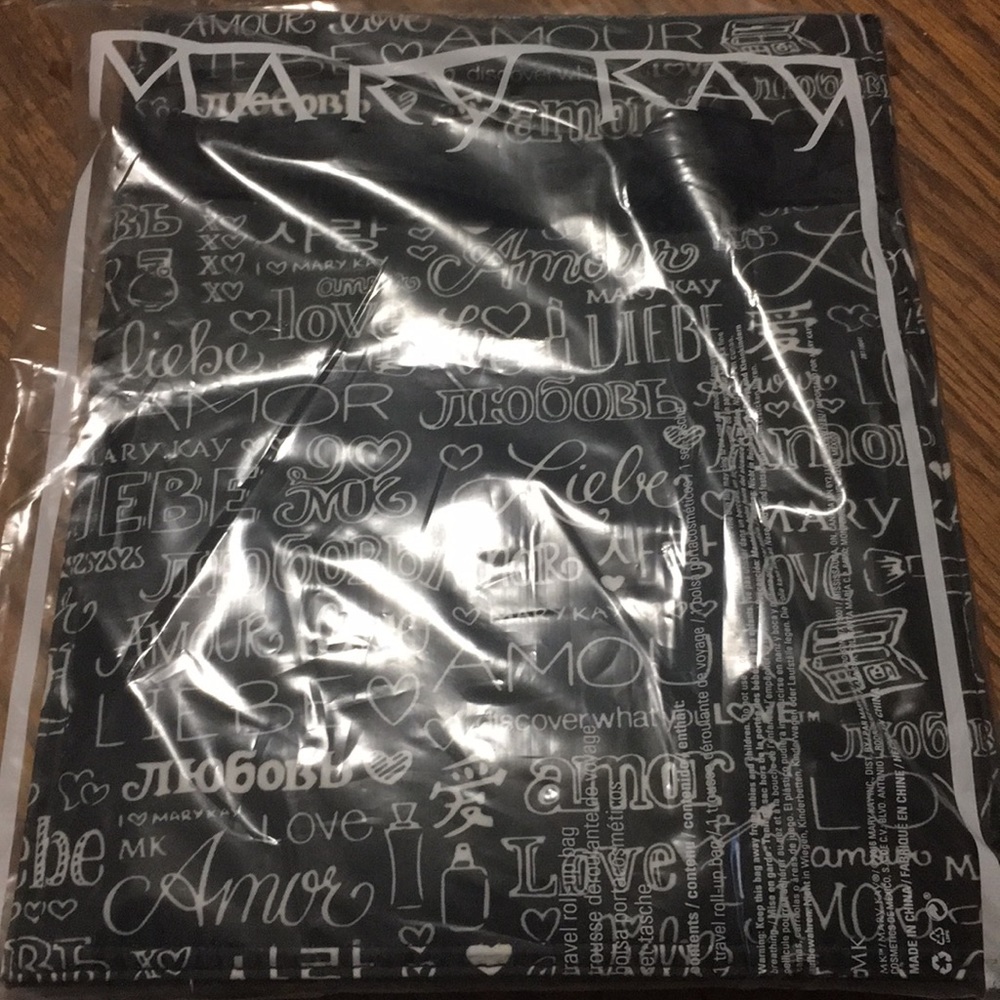 🔆Mary Kay roll bag cosmetics new